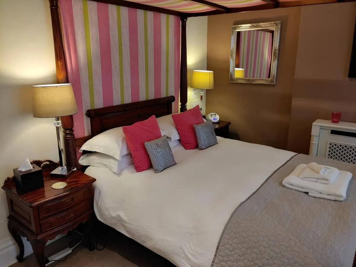 The Bath House Boutique B&B - In-Room Breakfast - Free Parking