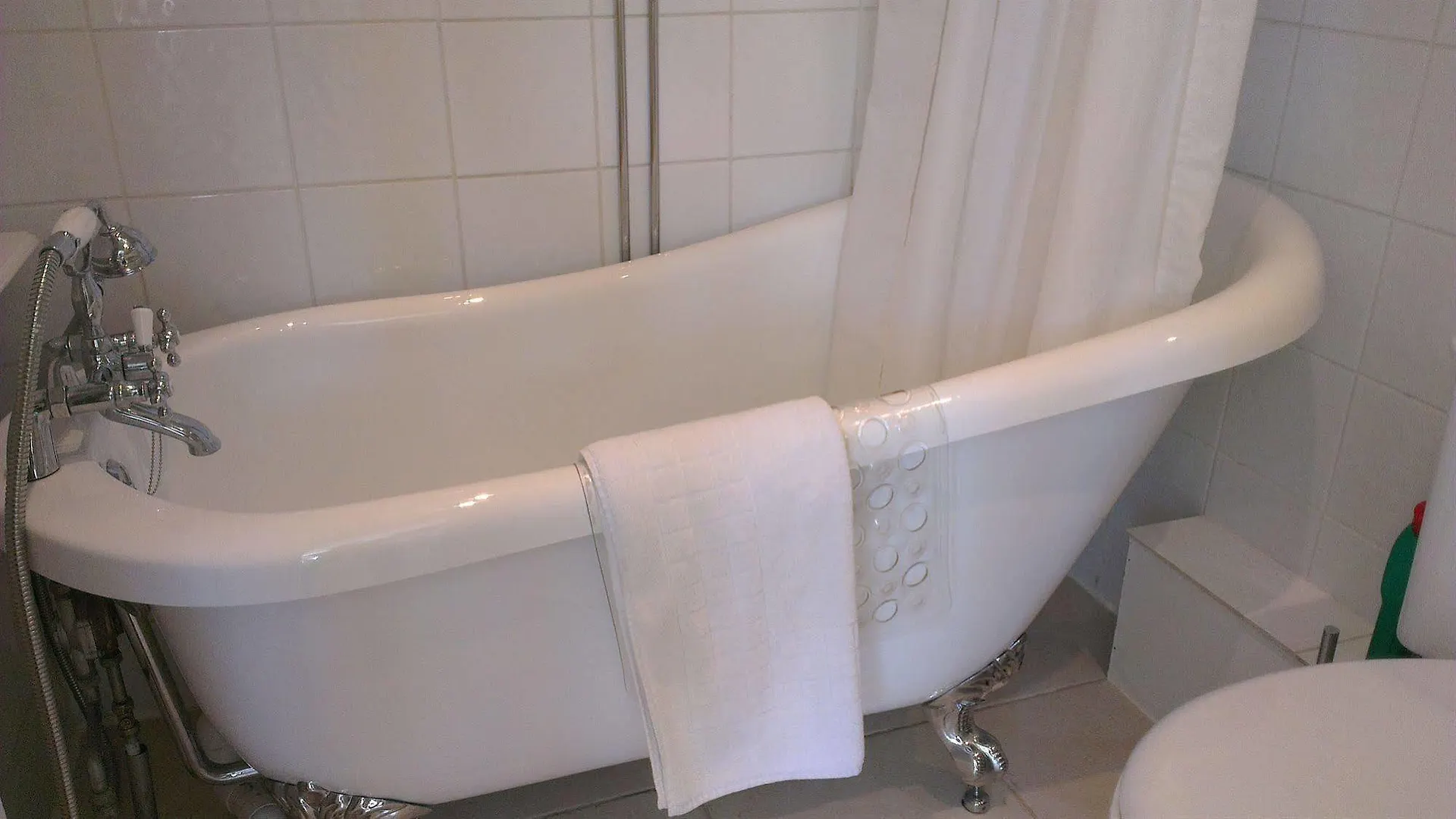 The Bath House Boutique B&B - In-Room Breakfast - Free Parking 4*,