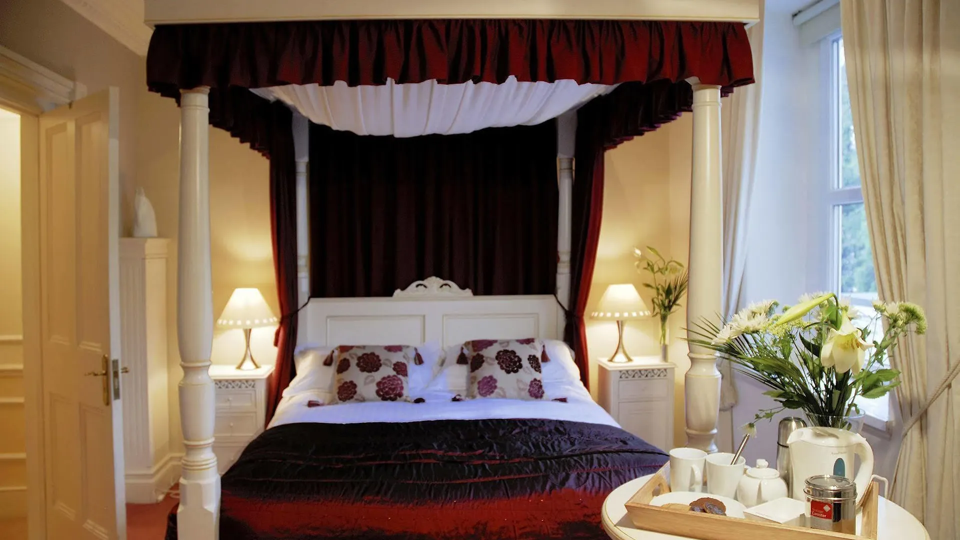 The Bath House Boutique B&B - In-Room Breakfast - Free Parking