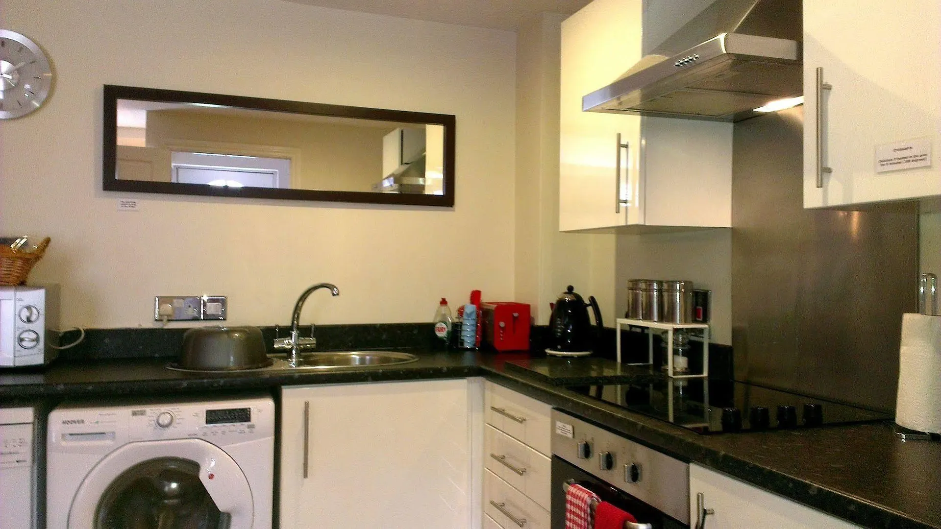 The Bath House Boutique B&B - In-Room Breakfast - Free Parking