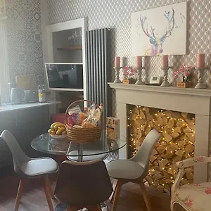 Apartamento Georgian At Thomas Street Double Bedroom And Two Single Trundle Beds, Bath
