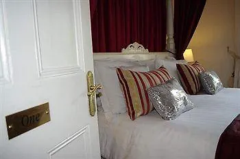 The Bath House Boutique B&B - In-Room Breakfast - Free Parking