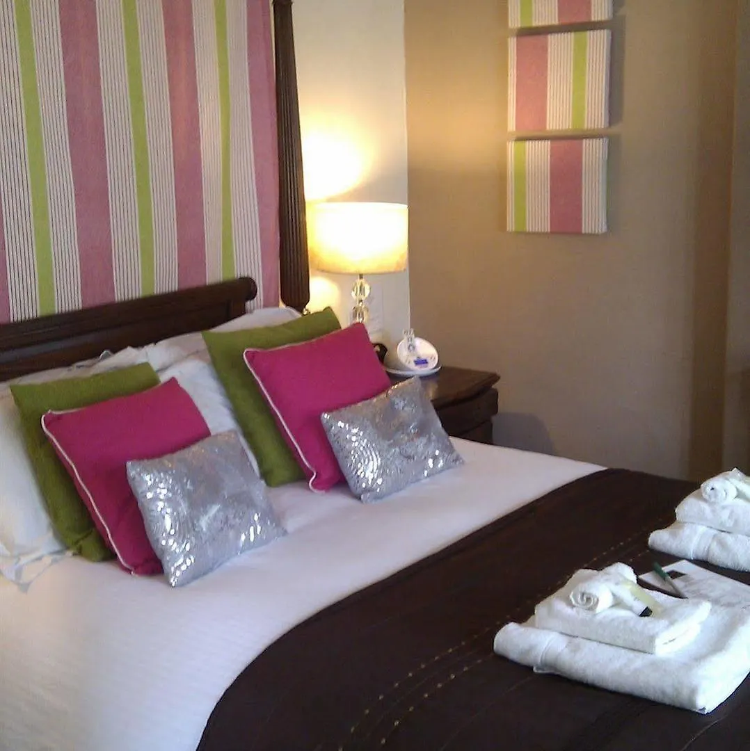 The Bath House Boutique B&B - In-Room Breakfast - Free Parking 4*,